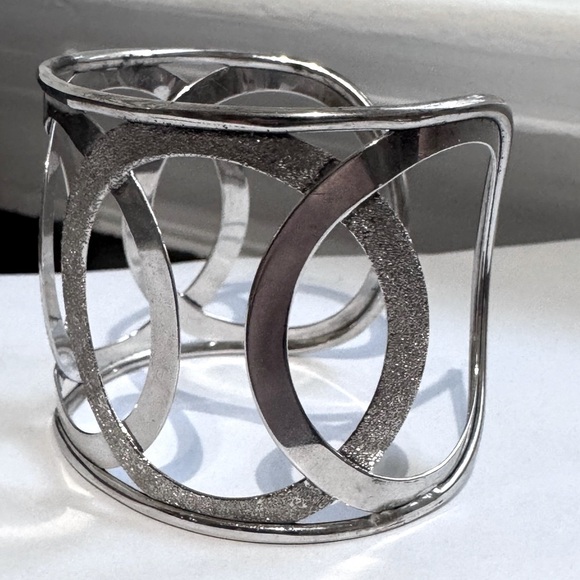 ✨Beautiful Edgy Vintage Brushed and Polished .925 Silver Sparkling Cuff Bracelet - Picture 12 of 16